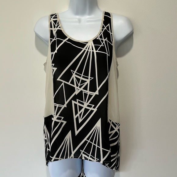 Beautiful geometric tank - Picture 1 of 5
